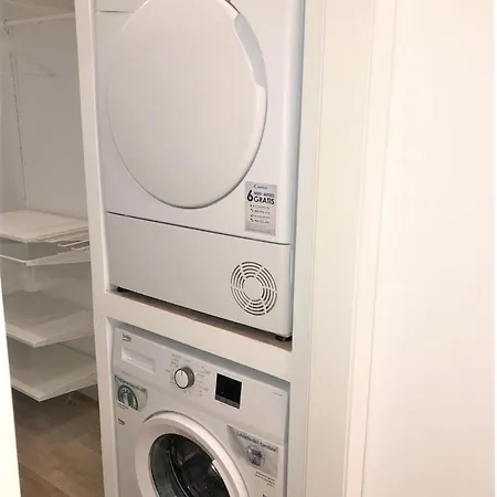 Minimalist Loft Space דירה מאלגה