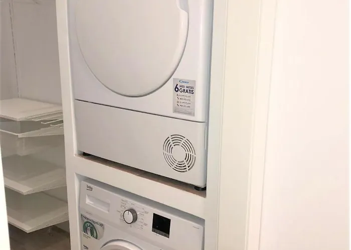 Minimalist Loft Space דירה מאלגה